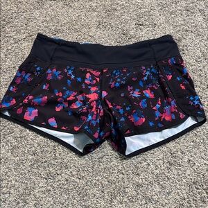 Lululemon Shorts (4”) size 8